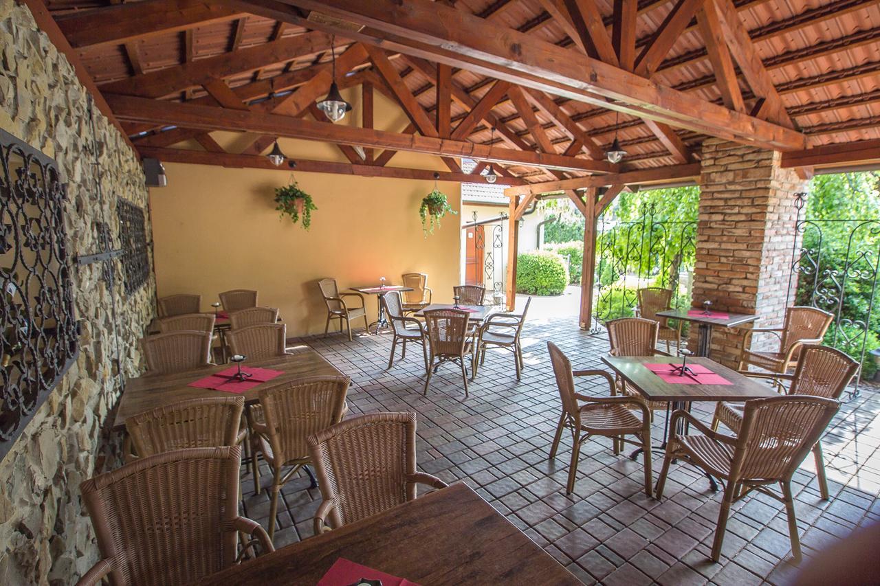 Hotel Pod Vezi Strážnice Εξωτερικό φωτογραφία